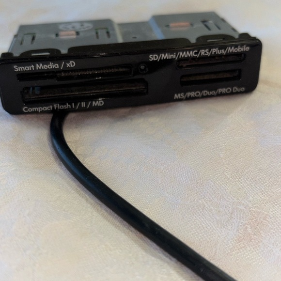 Multi-Format Internal Card Reader - Black - Picture 1 of 6